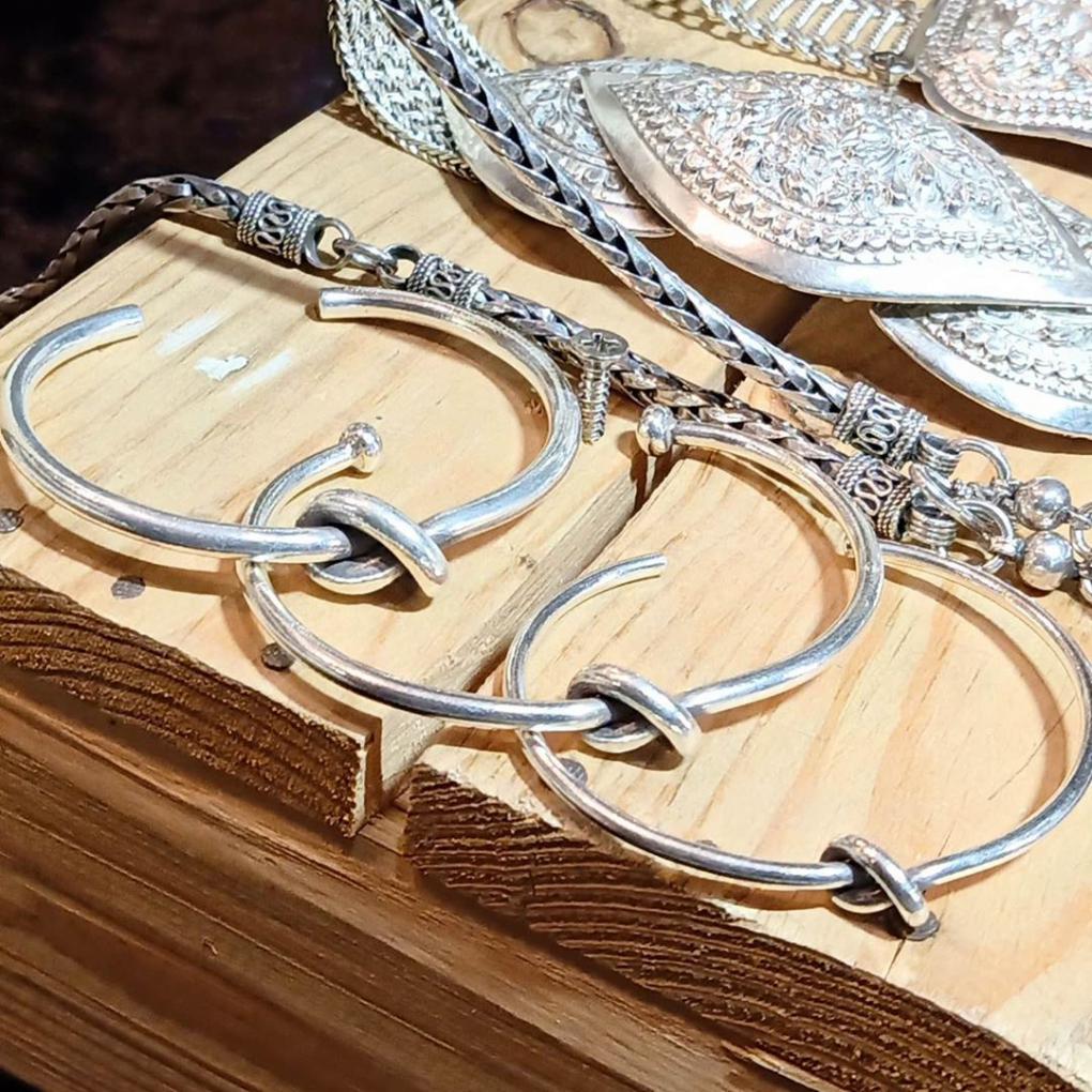 กำไลข้อมือเงิน ลายผูกรูปหัวใจ